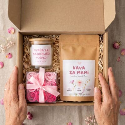 Darilni paket za mami - Sveča + kava + vrtnice iz mila